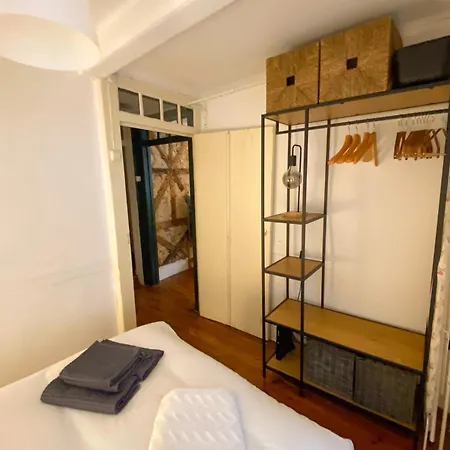Charming Bairro Alto 2-bedroom Escape * Lizbona