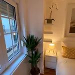 Charming Bairro Alto 2-bedroom Escape Апартаменти *