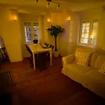 Апартаменти Charming Bairro Alto 2-bedroom Escape