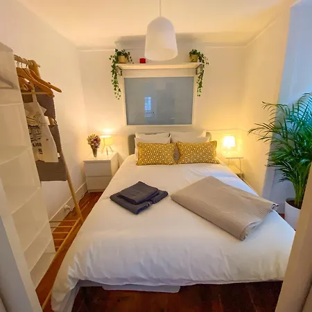 Charming Bairro Alto 2-bedroom Escape * Лісабон